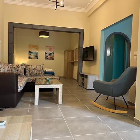 Spacious And Beautiful House ピレウス エクステリア 写真