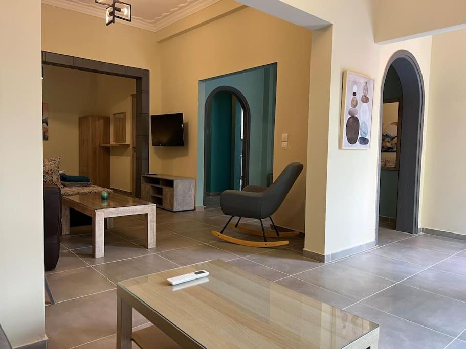 Spacious And Beautiful House ピレウス エクステリア 写真