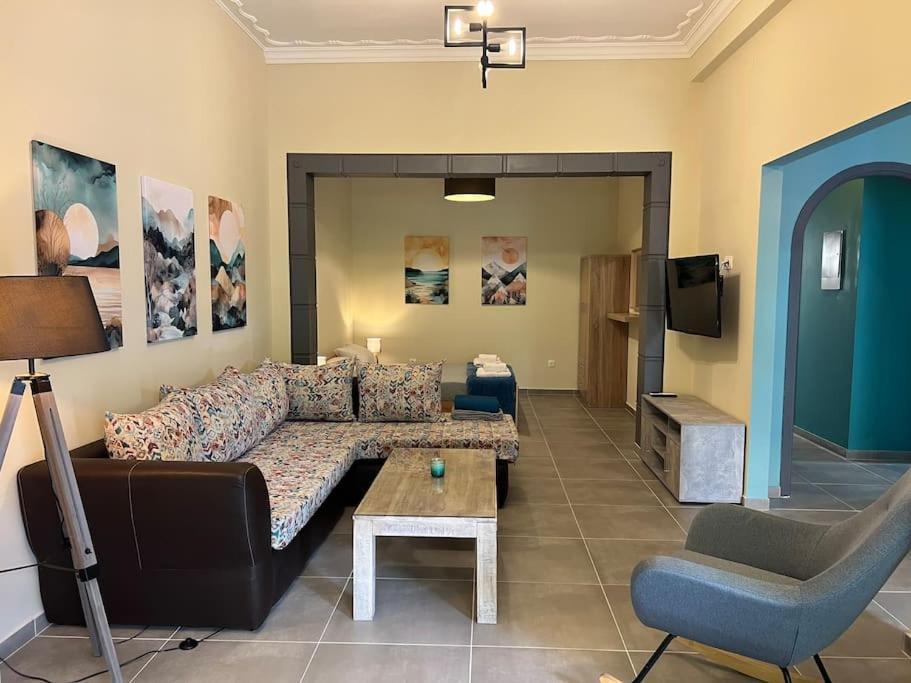 Spacious And Beautiful House ピレウス エクステリア 写真