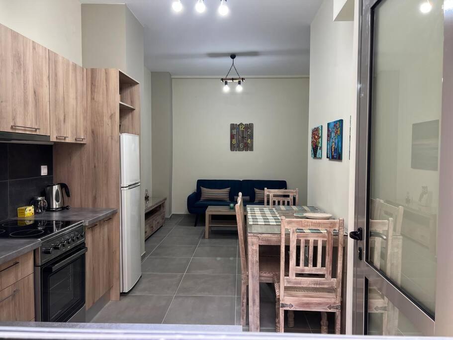 Spacious And Beautiful House ピレウス エクステリア 写真