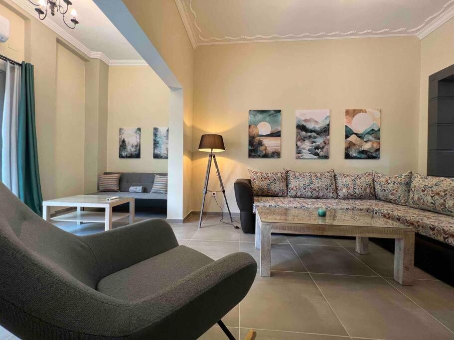 Spacious And Beautiful House ピレウス エクステリア 写真